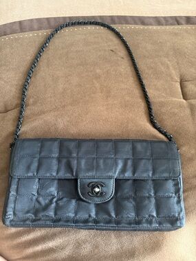 CHANEL Black Quilted Shoulder Bag with Chain Strap